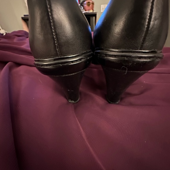 Sofft “Tamryn” Black Leather Round-Toe Pumps. Size 8.5. - Picture 3 of 5